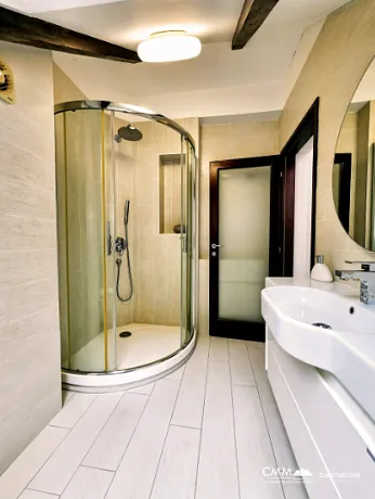 Rustovo'da 5 Yatak Odalı Villa, 392 m²